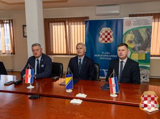 thumbnail_13 11 Foto Ugovor.jpg